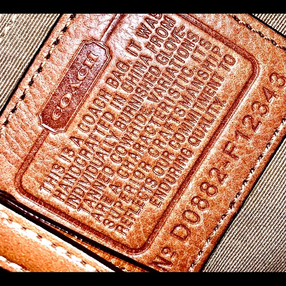 Women’s east west leather COACH shoulder bag - Picture 9 of 10